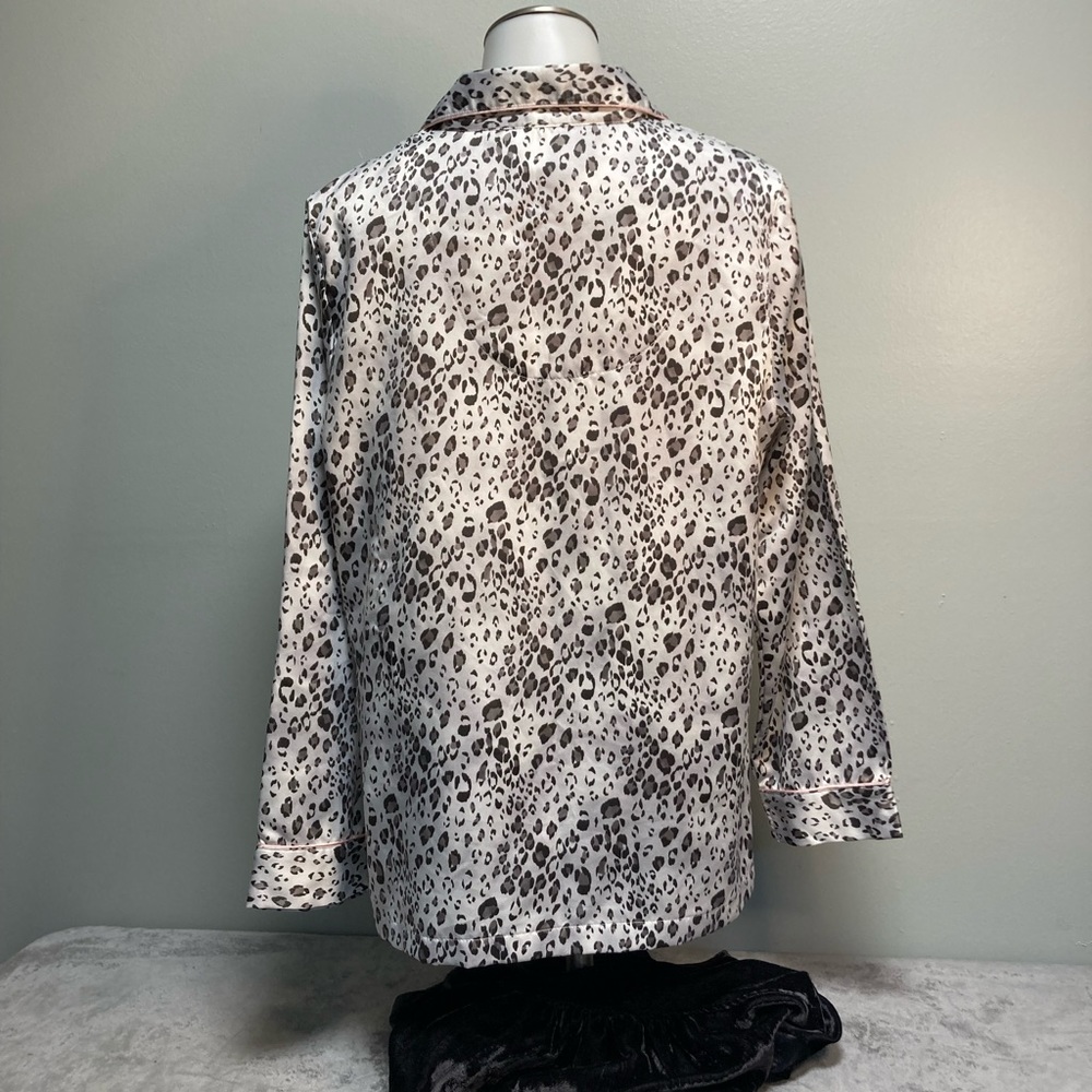 Sara Beth Leopard Print Pajama Top M cozy comfort - Picture 3 of 6